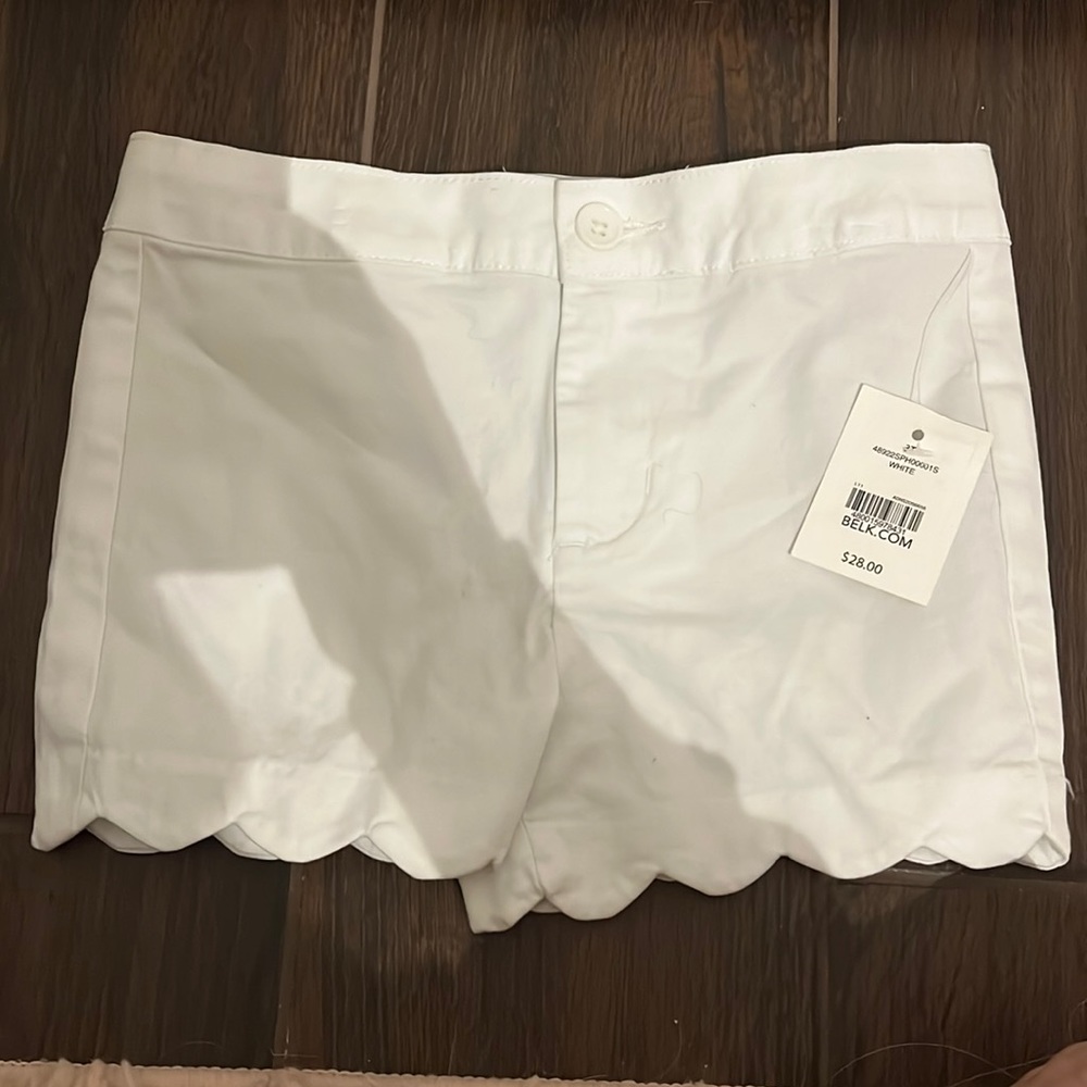 NWT white scallop shorts